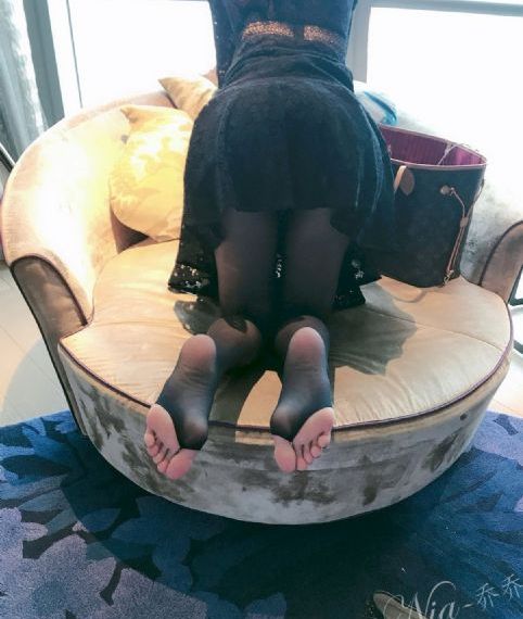 醉酒的女大学生